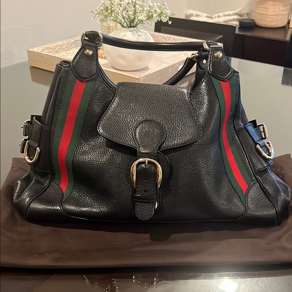 GUCCI Elegant Black Leather Handbag with Red and Green Stripes